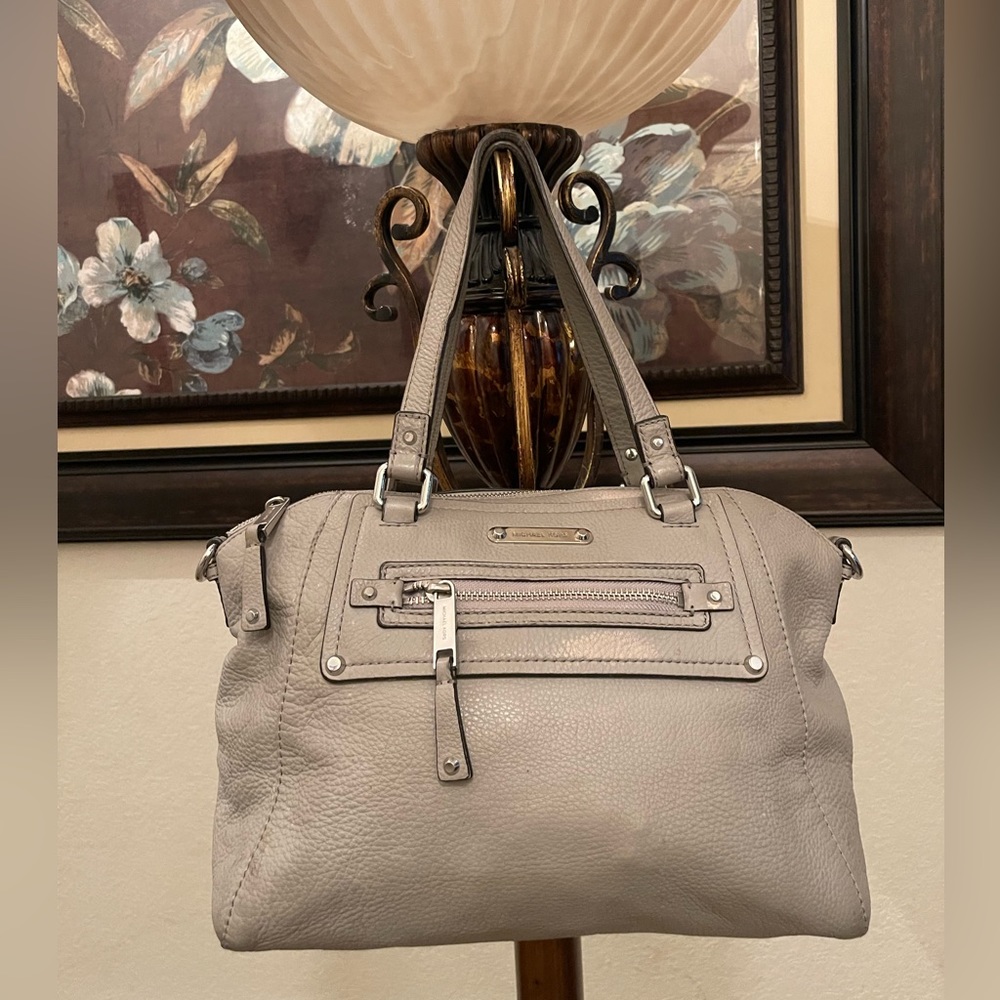 Michael Michael Kors please check all picture of condition